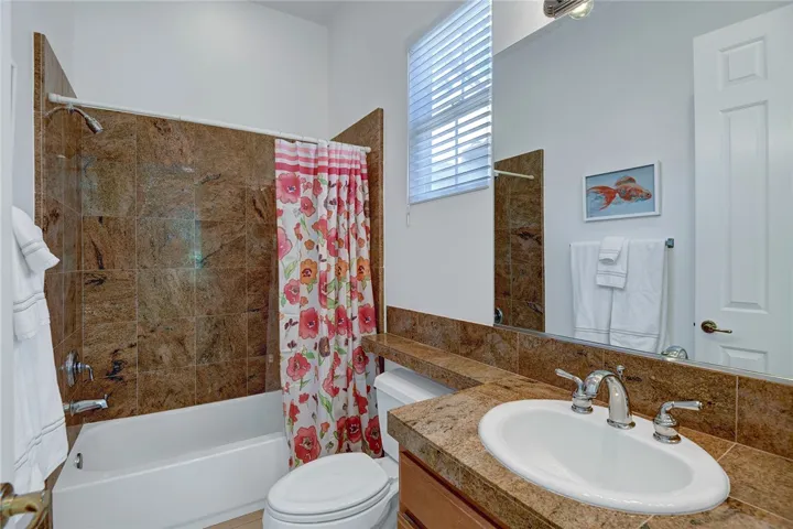 Casita en-suite bathroom