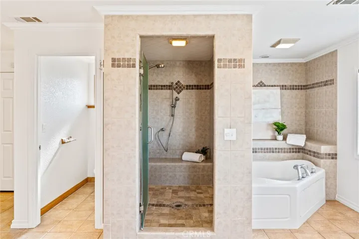 Primary Bathroom #1 Upstairs Complete with a Spa-Style En-Suite Bathroom with Dual Sinks, Large Soaking Tub and Separate Shower with TIle Surround and SItting Bench.