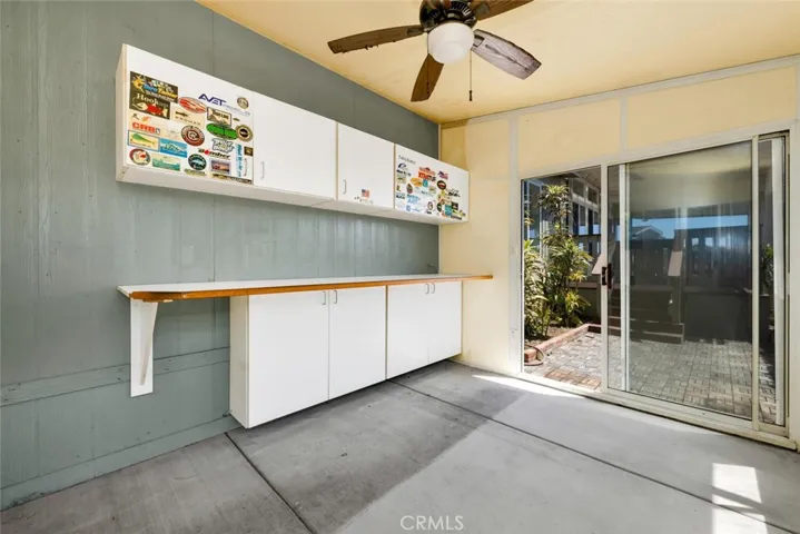 Bonus utility room.