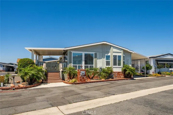 Welcome to Rancho del Rey Mobile Home Estates, This 2016 Silvercrest Bradford Model has a lot to offer.