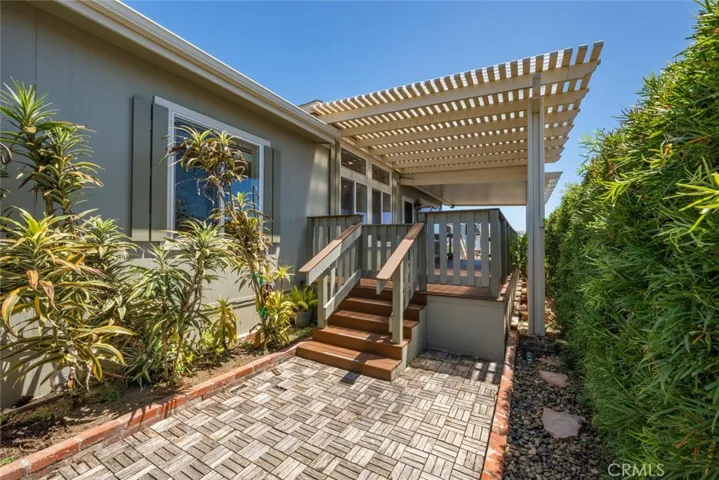 Areas that offer privacy are hard to come by in Manufacture Parks, this home offers a cozy area that provides all the outside privacy you need.