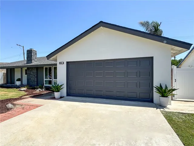 230 E Brentwood Avenue, Orange, California 92865