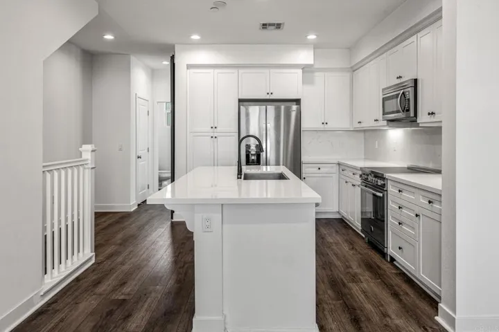 1127 Makena Way, Oceanside, California 92054