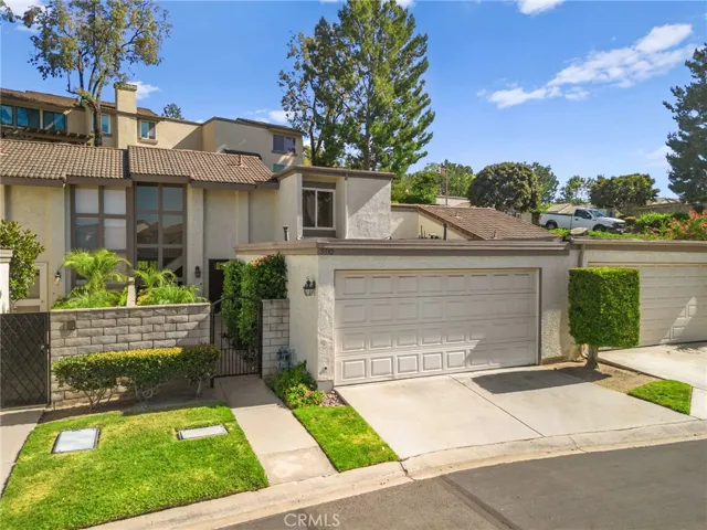 5592 E Vista Del Este, Anaheim Hills, California 92807
