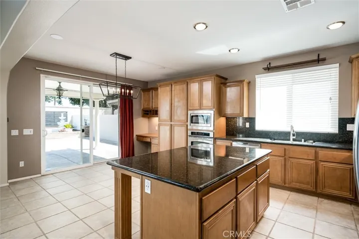 33672 Spring Brook Circle, Temecula, California 92592