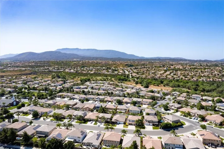 33672 Spring Brook Circle, Temecula, California 92592