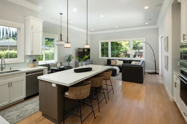 914 Colonial Lane, Palo Alto, California 94303