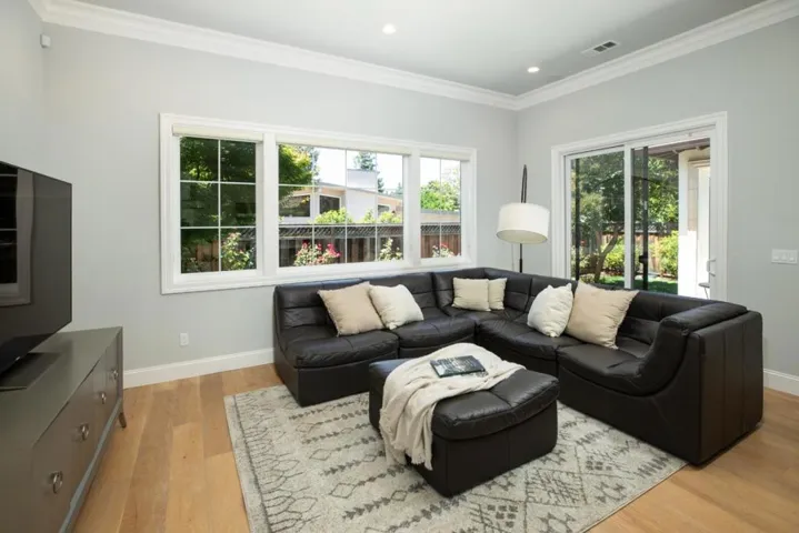 914 Colonial Lane, Palo Alto, California 94303