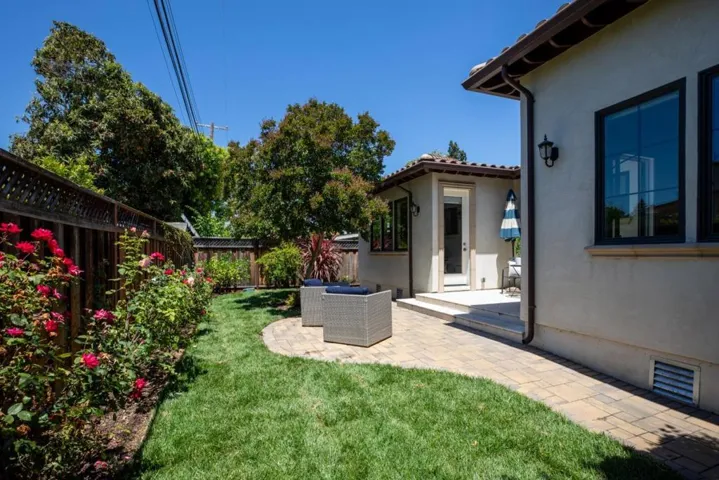 914 Colonial Lane, Palo Alto, California 94303
