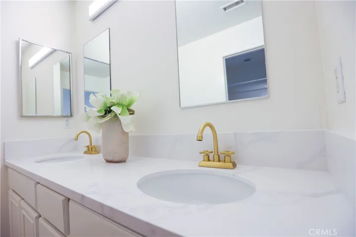 6672 Cedar Creek Road, Eastvale, California 92880