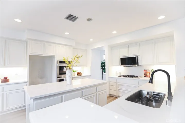6672 Cedar Creek Road, Eastvale, California 92880