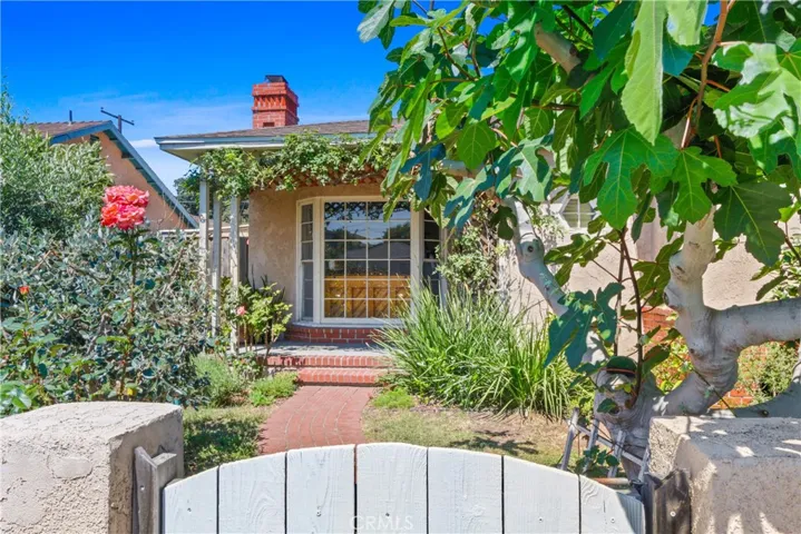 2519 Earl Avenue, Long Beach, California 90806