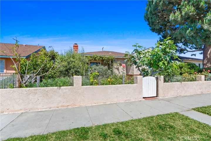 2519 Earl Avenue, Long Beach, California 90806