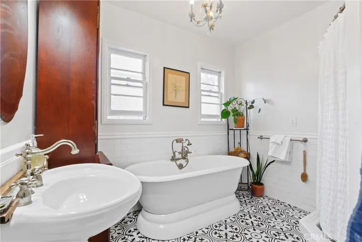 2519 Earl Avenue, Long Beach, California 90806
