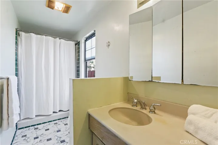 2519 Earl Avenue, Long Beach, California 90806