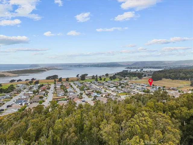 Sought after neighborhood of Sunset Terrace