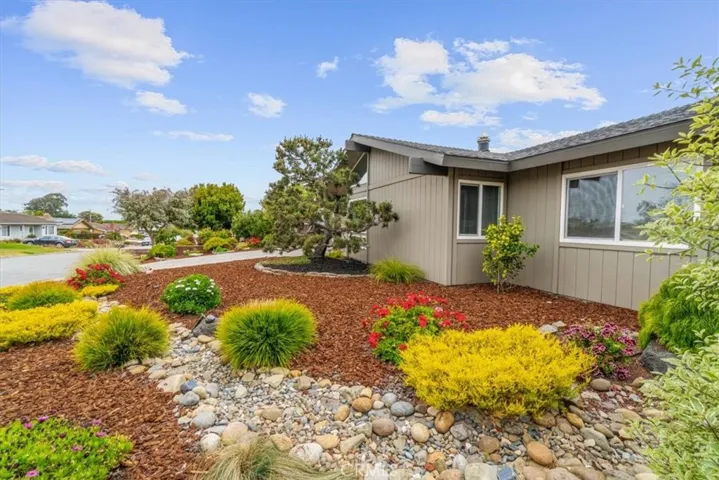 Meticulous easy care grounds.