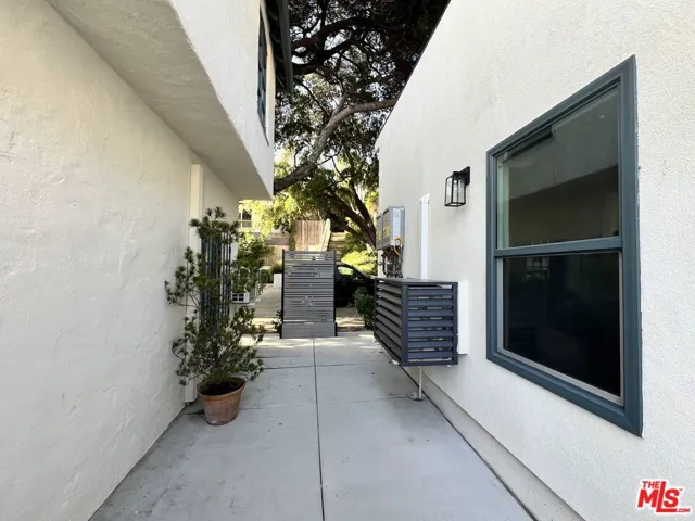 2628 N Beachwood Drive 3/4, Los Angeles, California 90068