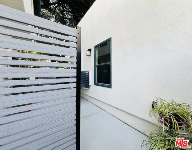 2628 N Beachwood Drive 3/4, Los Angeles, California 90068