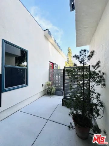 2628 N Beachwood Drive 3/4, Los Angeles, California 90068