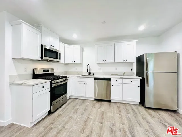 2628 N Beachwood Drive 3/4, Los Angeles, California 90068