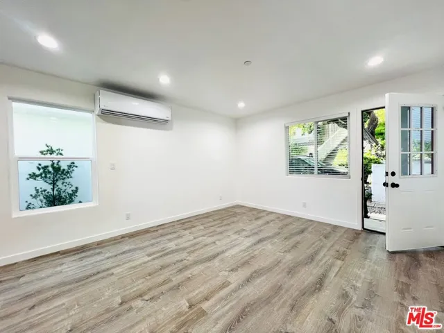 2628 N Beachwood Drive 3/4, Los Angeles, California 90068