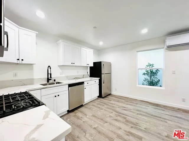 2628 N Beachwood Drive 3/4, Los Angeles, California 90068