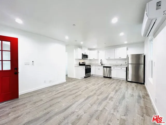 2628 N Beachwood Drive 3/4, Los Angeles, California 90068
