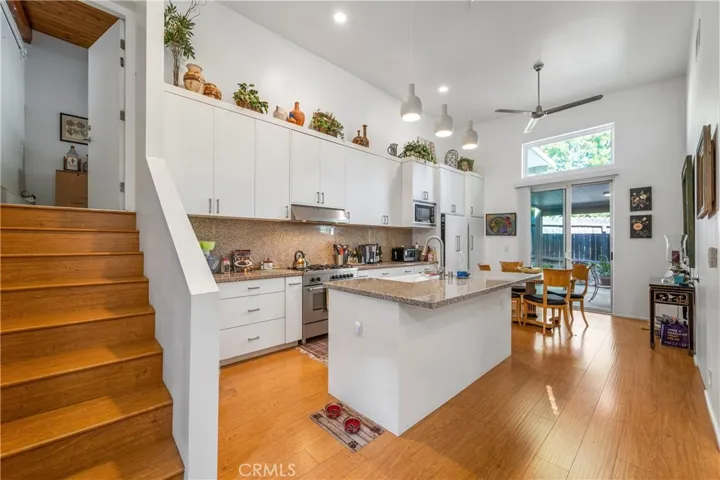 GUEST HOUSE FULL KITCHEN