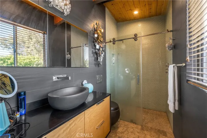 GUEST BEDROOM ATTACHED BATHROOM