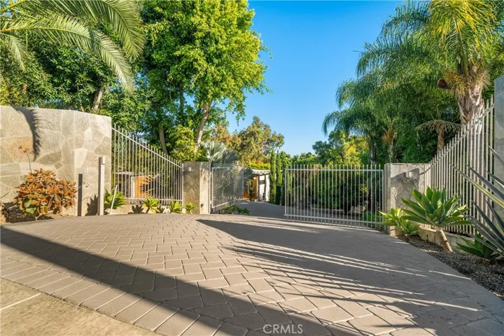 PRIVATE GATED ENRANCE