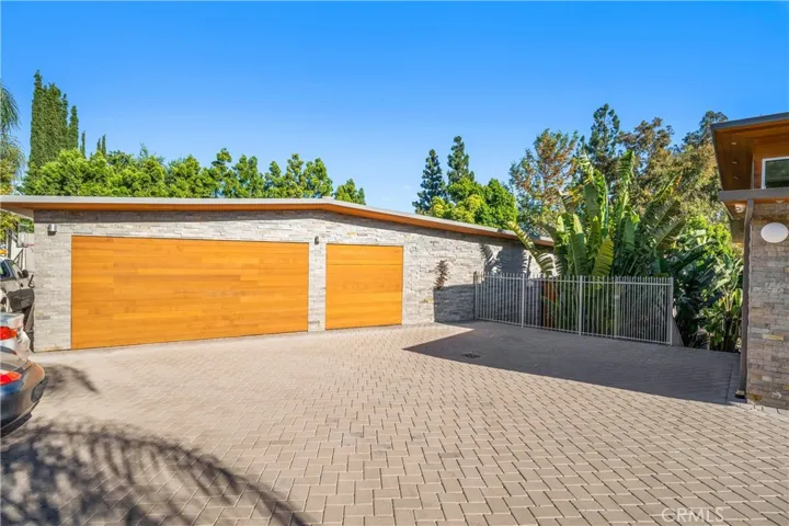 3 CAR GARAGE