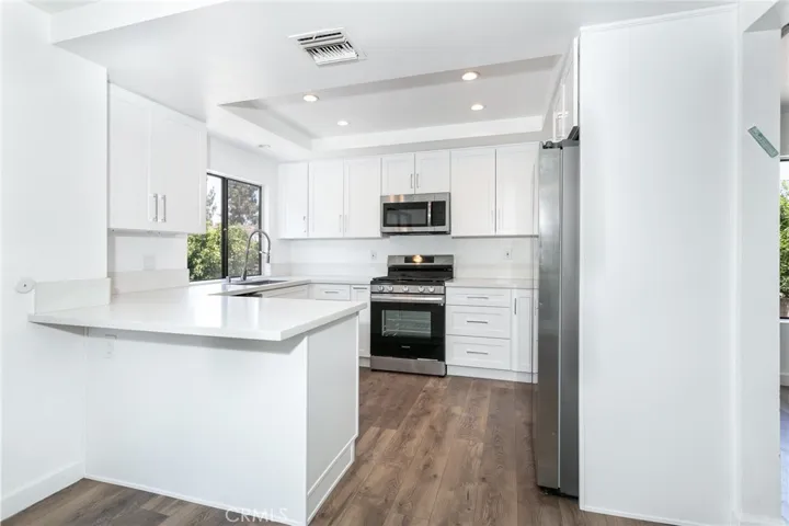 20737 Roscoe Boulevard 806, Winnetka, California 91306