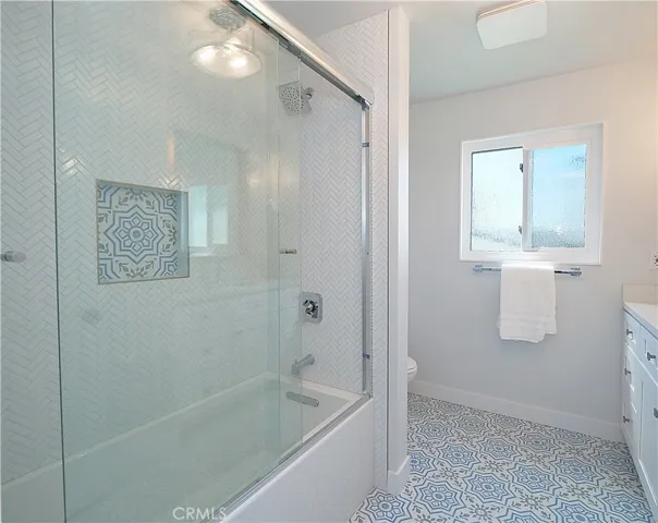 Hall Bathroom with Tub & Shower