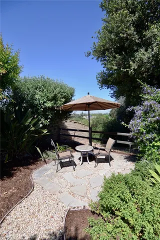 garden sitting area