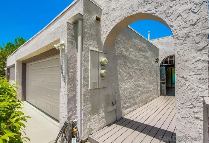 Highly sought after 4 bedroom/2.5 bath townhome near SDSU and Alvarado Hospital!