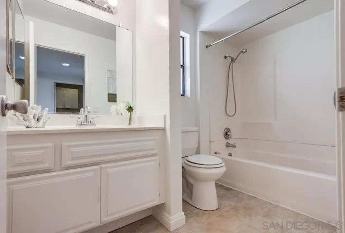 En-Suite bath with dual sinks!