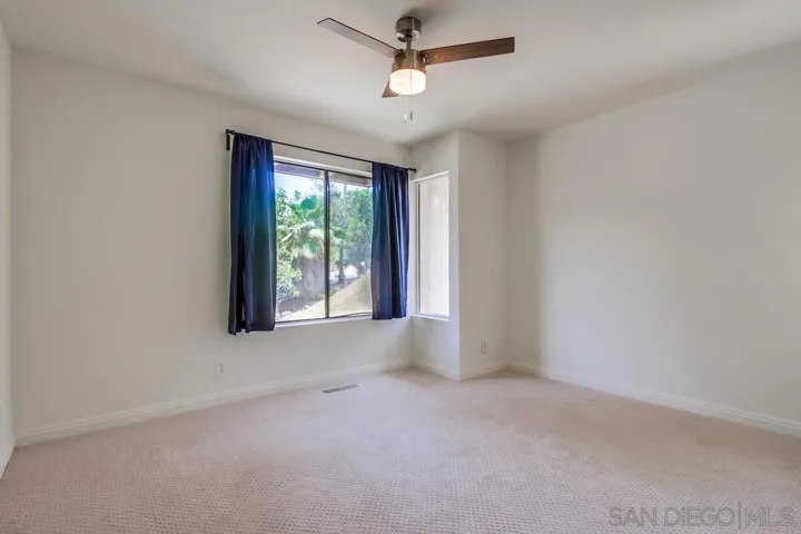 Great floorplan for students, kids, and professionals!