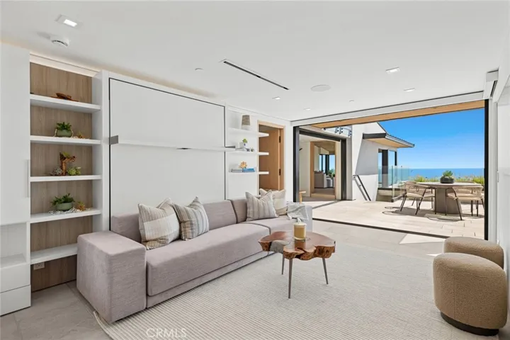 515 Alta Vista Way, Laguna Beach, California 92651