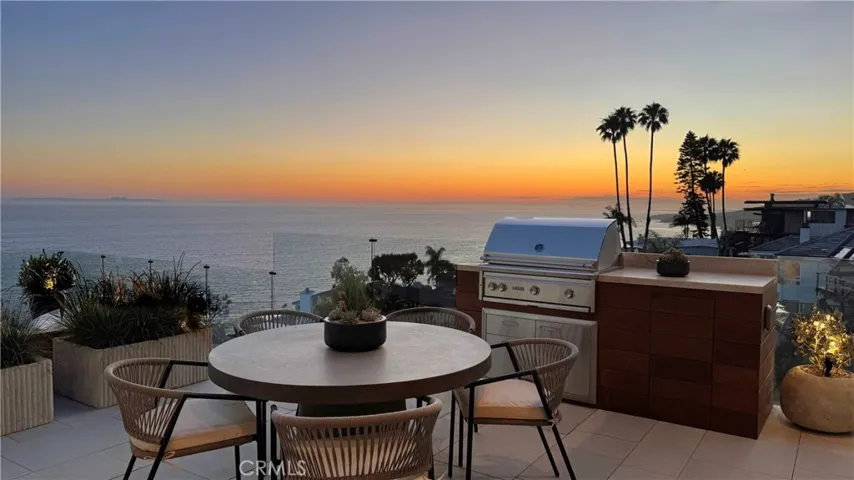 515 Alta Vista Way, Laguna Beach, California 92651