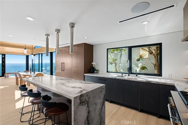 515 Alta Vista Way, Laguna Beach, California 92651
