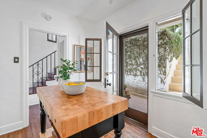 6211 Winans Drive, Los Angeles, California 90068