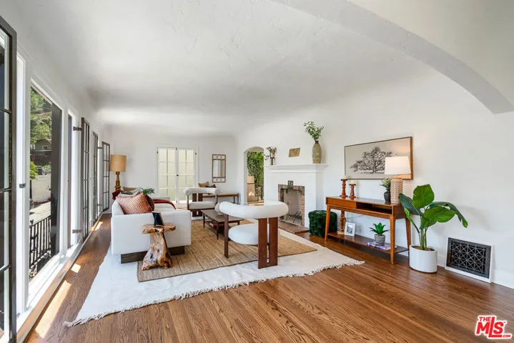 6211 Winans Drive, Los Angeles, California 90068