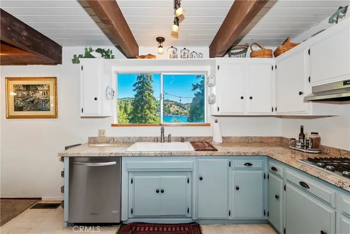 28978 Palisades Drive, Lake Arrowhead, California 92352