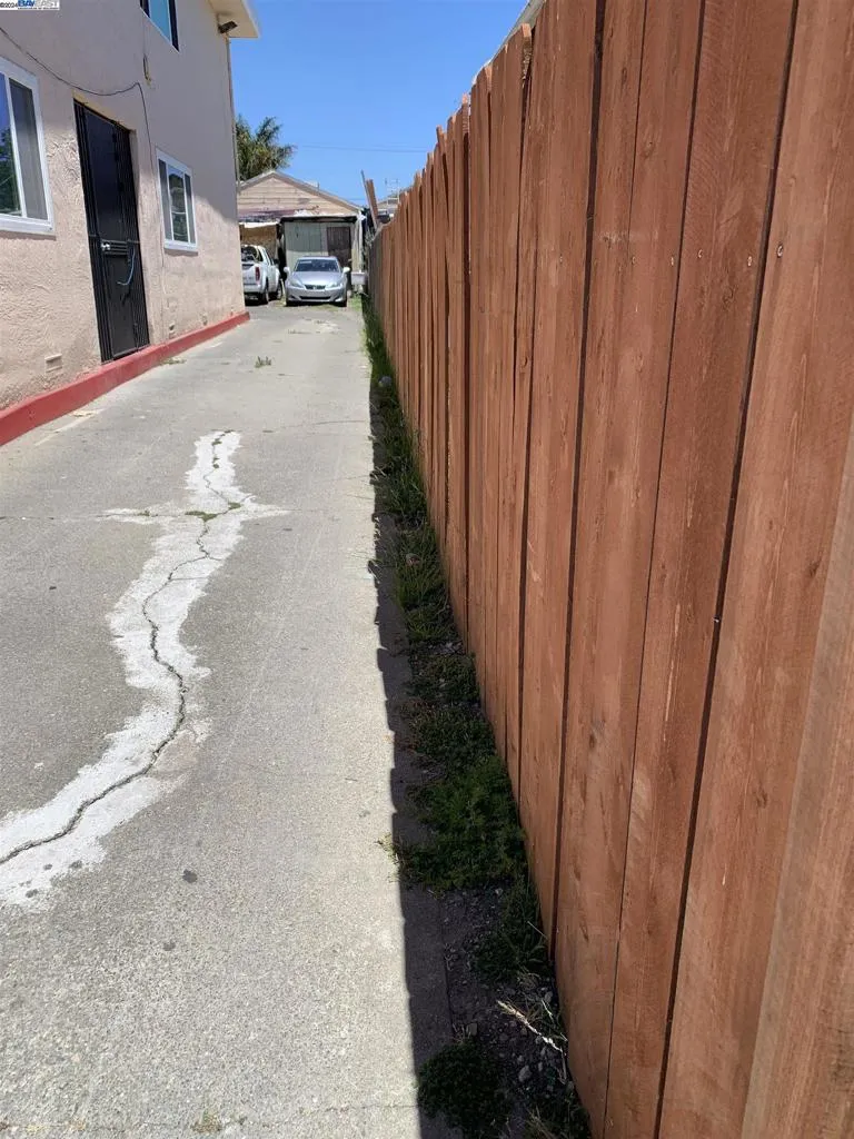 9624 E. St., Oakland, California 94603 home-pic-12