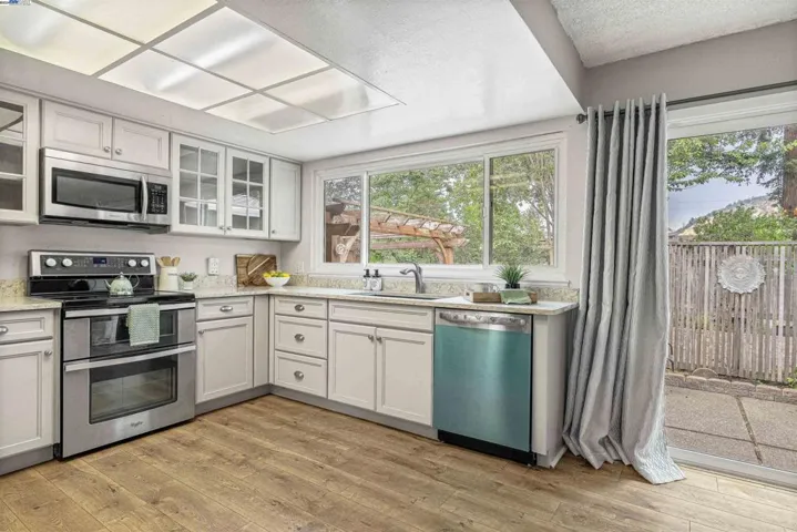 321 Simone Place, Santa Rosa, California 94509-3737