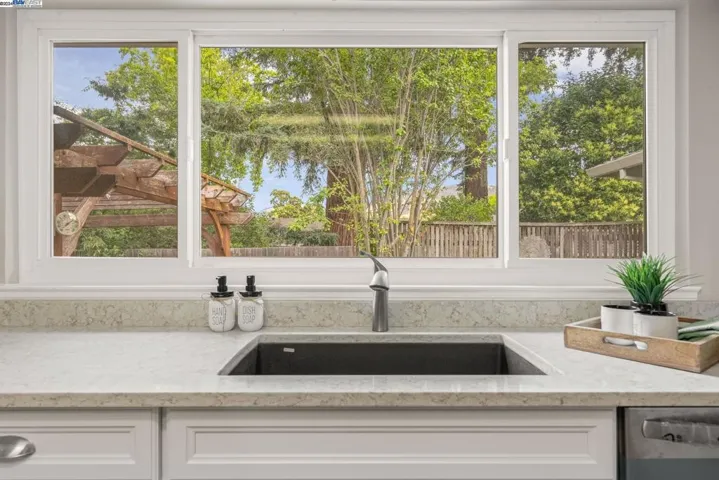 321 Simone Place, Santa Rosa, California 94509-3737