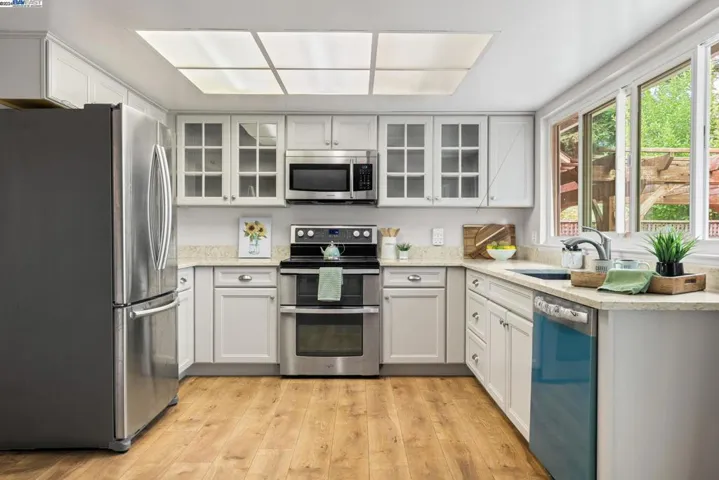 321 Simone Place, Santa Rosa, California 94509-3737