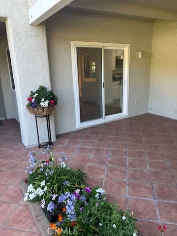 New Sliding Doors from front Patio to DR and Kitchen - Great Traffic Flow!