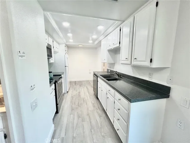 Upgraded Kitchen with all NEW Hi-End Stainless Appliances